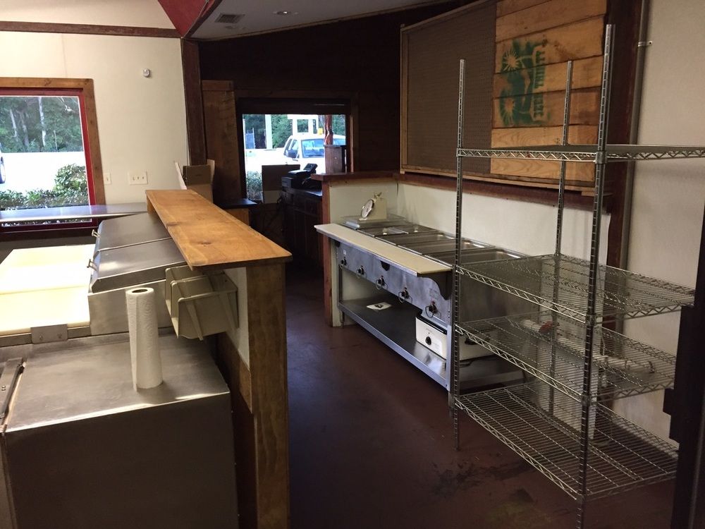 Convenience Store Lancaster : 7090 Dale Ridge Rd, Lancaster, TN 38569